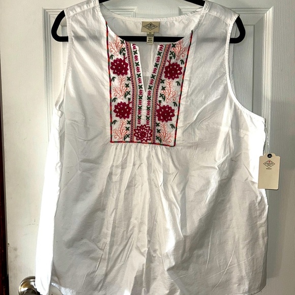St. John's Bay NWT Sleeveless White Embroidered Top 0X - Picture 1 of 3